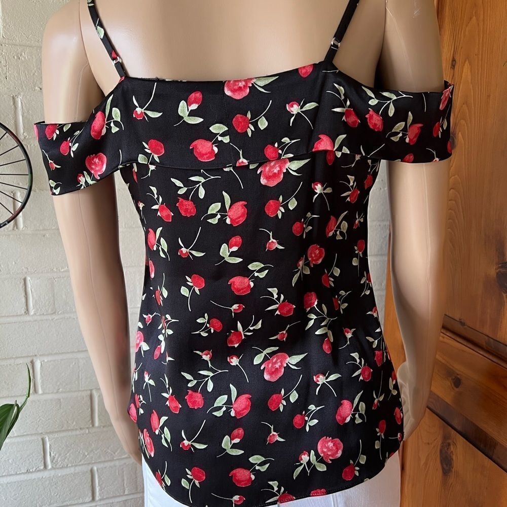 Reformation off the shoulder blouse black with rose pattern size XS EUC - Picture 6 of 10